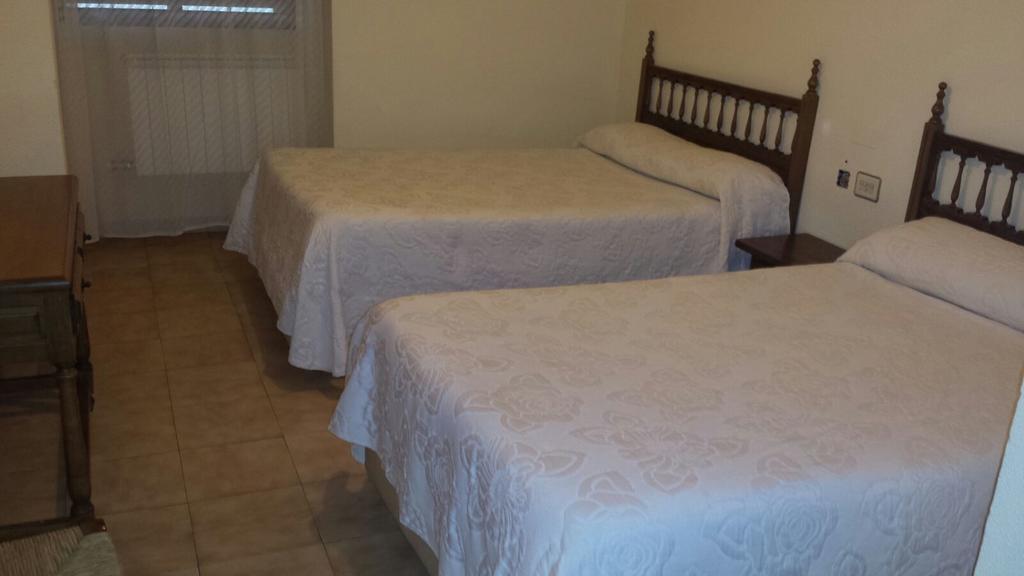 Hostal Botafumeiro Mota del Marques Bagian luar foto