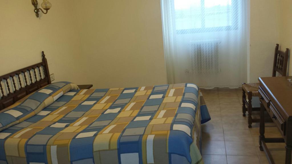 Hostal Botafumeiro Mota del Marques Bagian luar foto