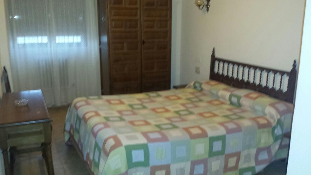 Hostal Botafumeiro Mota del Marques Bagian luar foto