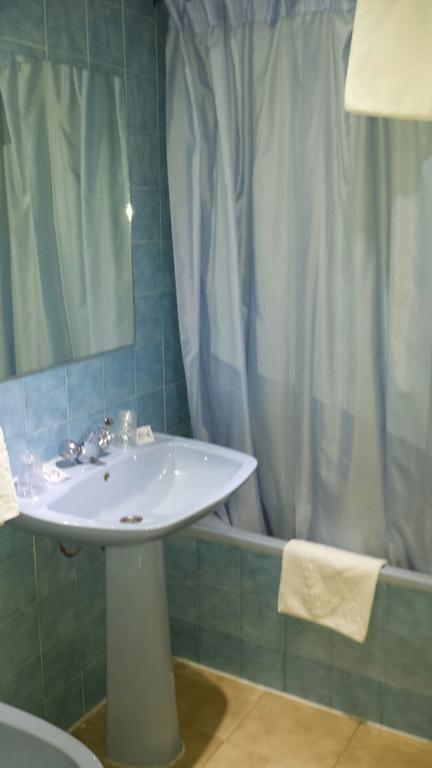 Hostal Botafumeiro Mota del Marques Bagian luar foto