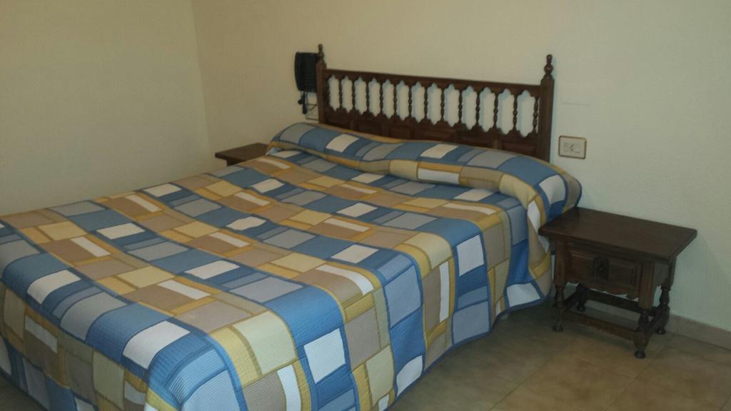 Hostal Botafumeiro Mota del Marques Bagian luar foto