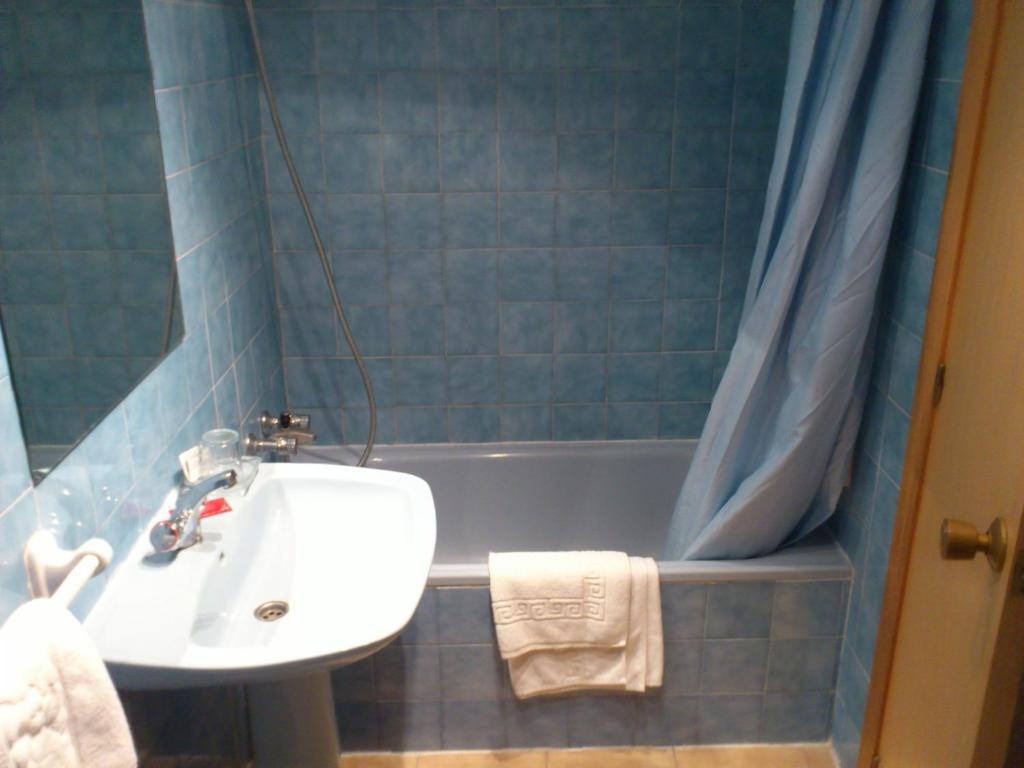 Hostal Botafumeiro Mota del Marques Bagian luar foto
