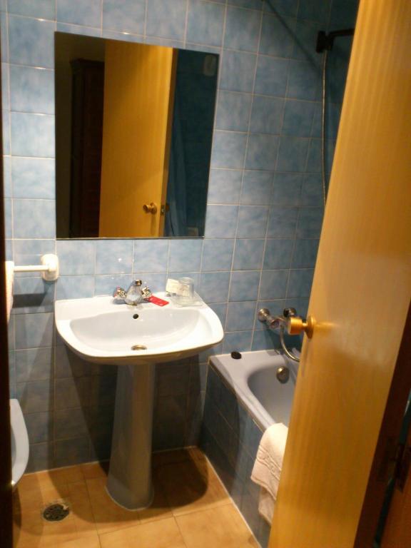 Hostal Botafumeiro Mota del Marques Bagian luar foto