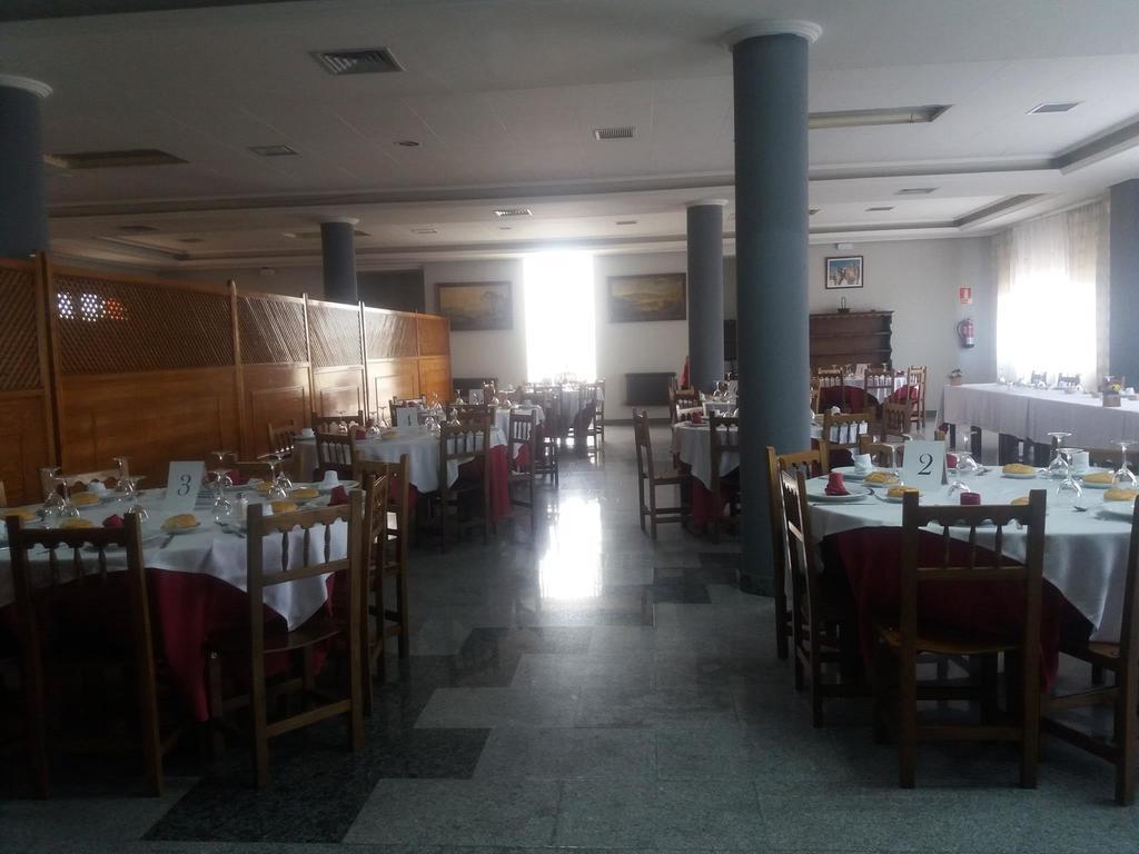 Hostal Botafumeiro Mota del Marques Bagian luar foto